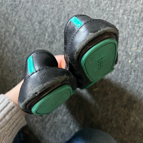 Tieks Flats in Dark Navy Blue, size 8 - Picture 4 of 7